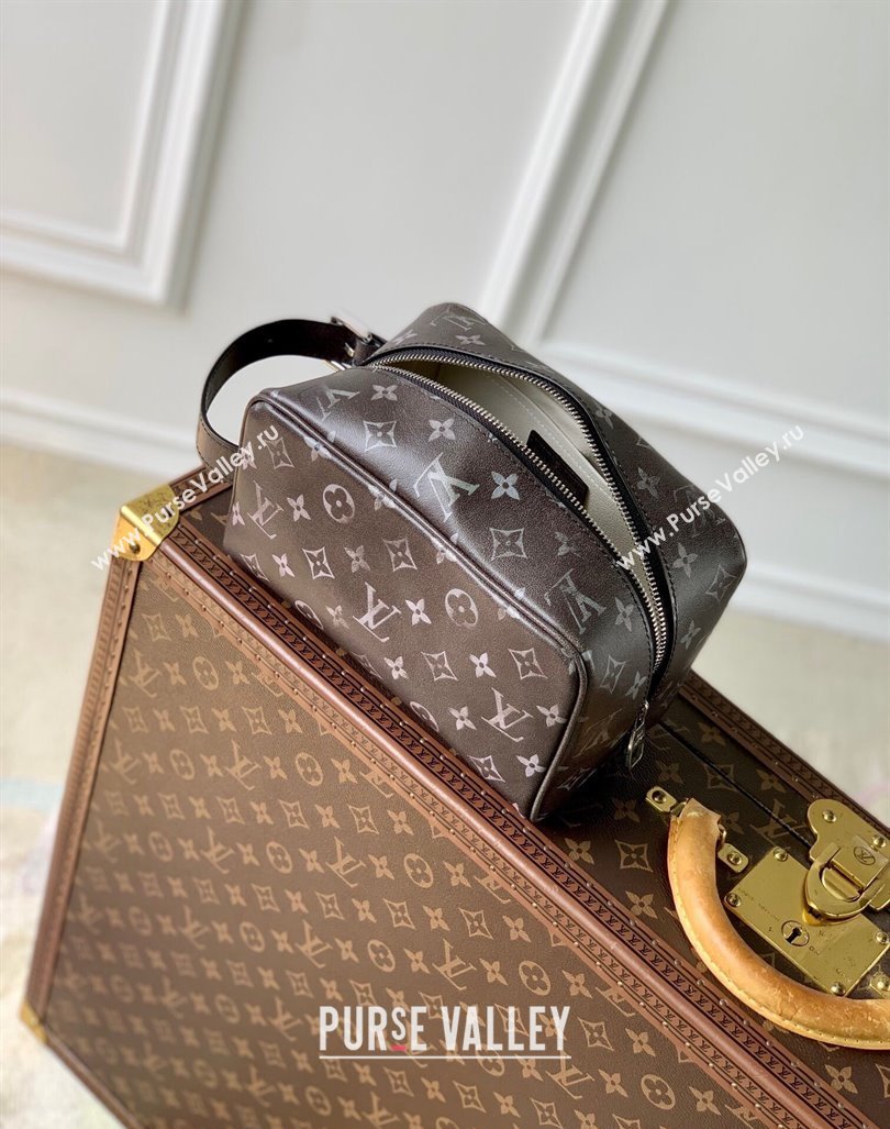 Louis Vuitton Mens Locker Dopp Kit Clutch in Black Brushed Monogram Leather 2024 M11670 (KI-240829008)