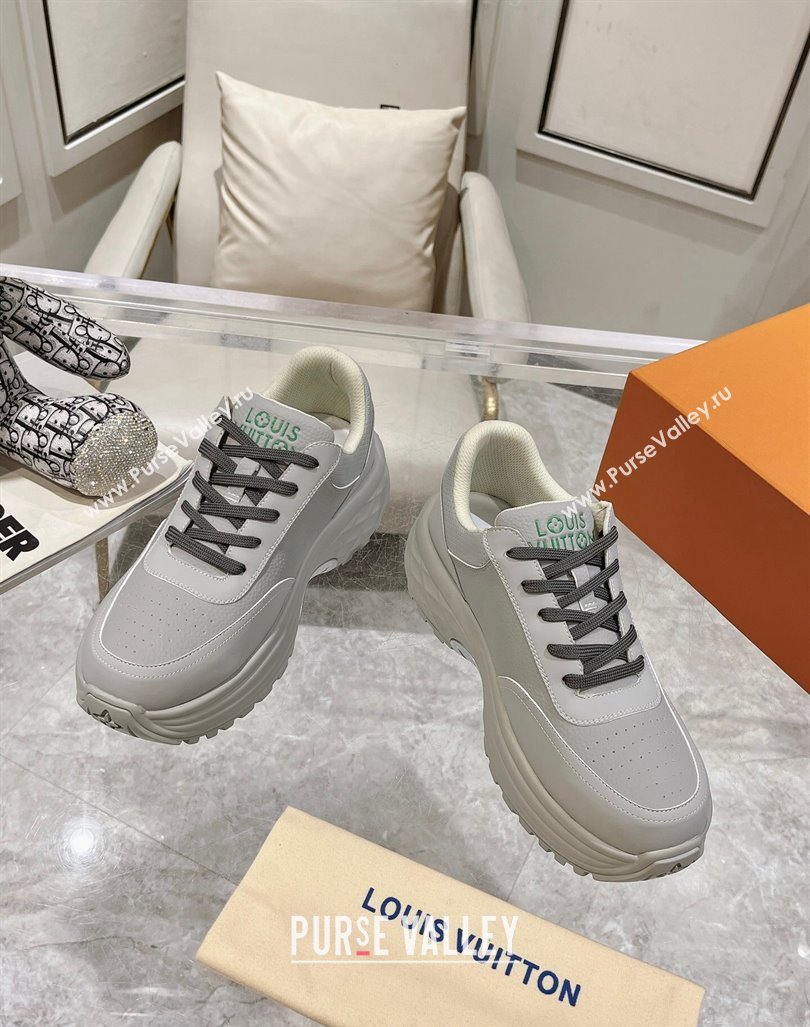 Louis Vuitton Mens Signature Grained Leather Sneakers Light Grey 2024 LV090502 (MD-240905112)