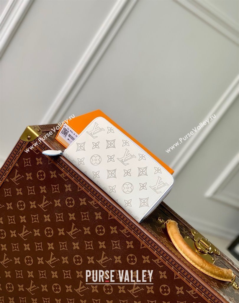 Louis Vuitton Zippy Wallet in Mahina Perforated Leather M11745 White/Blue 2024 (KI-240925058)