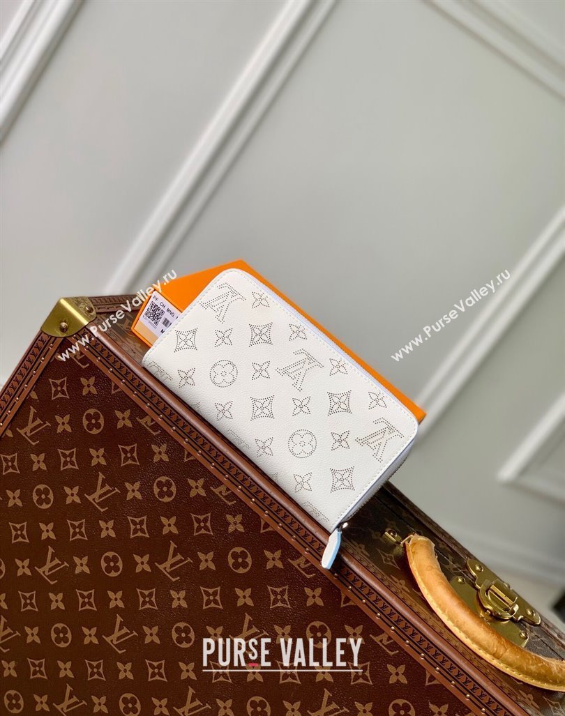 Louis Vuitton Zippy Wallet in Mahina Perforated Leather M11745 White/Blue 2024 (KI-240925058)