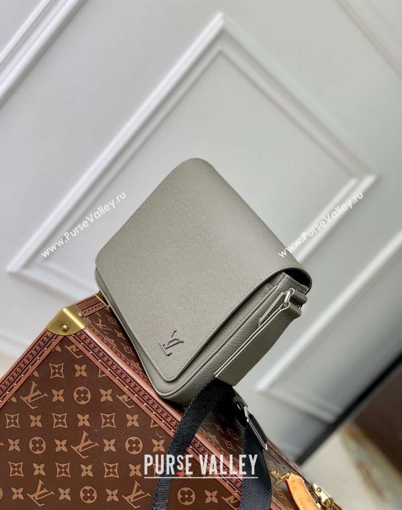 Louis Vuitton District PM Messenger Bag in Taiga Leather M30851 Khaki Green 2024 (KI-240926002)