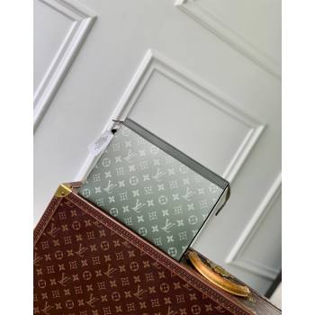 Louis Vuitton Pochette Voyage MM Pouch in Khaki Green Monogram Gradient Canvas M61692 2024 (KI-240925097)