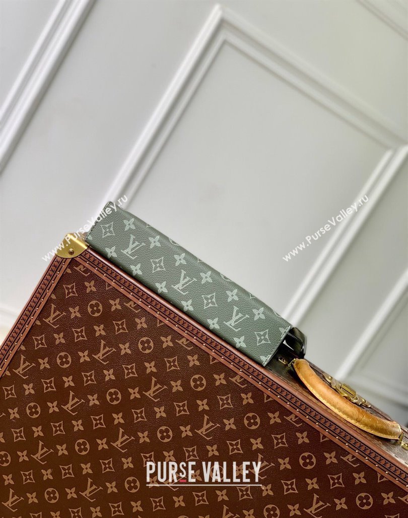 Louis Vuitton Pochette Voyage MM Pouch in Khaki Green Monogram Gradient Canvas M61692 2024 (KI-240925097)