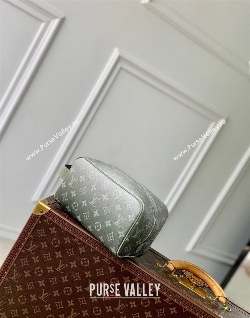 Louis Vuitton Locker Dopp Kit Clucth in Khaki Green Monogram Gradient Canvas M11559 2024 (KI-240925102)