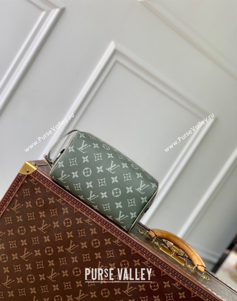 Louis Vuitton Locker Dopp Kit Clucth in Khaki Green Monogram Gradient Canvas M11559 2024 (KI-240925102)