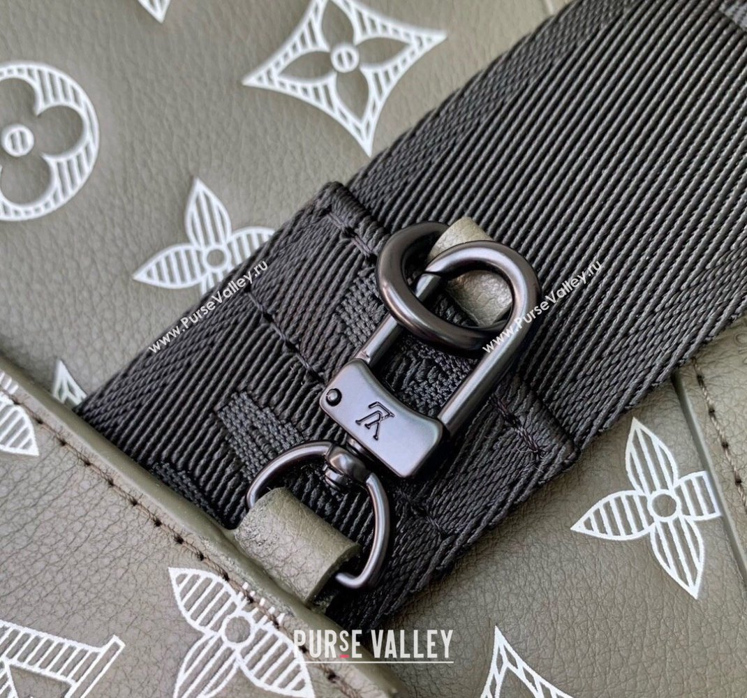 Louis Vuitton Mens Gaston Wearable Wallet Mini bag in Monogram Shadow Leather Green/White 2024 M81115 (KI-241104088)