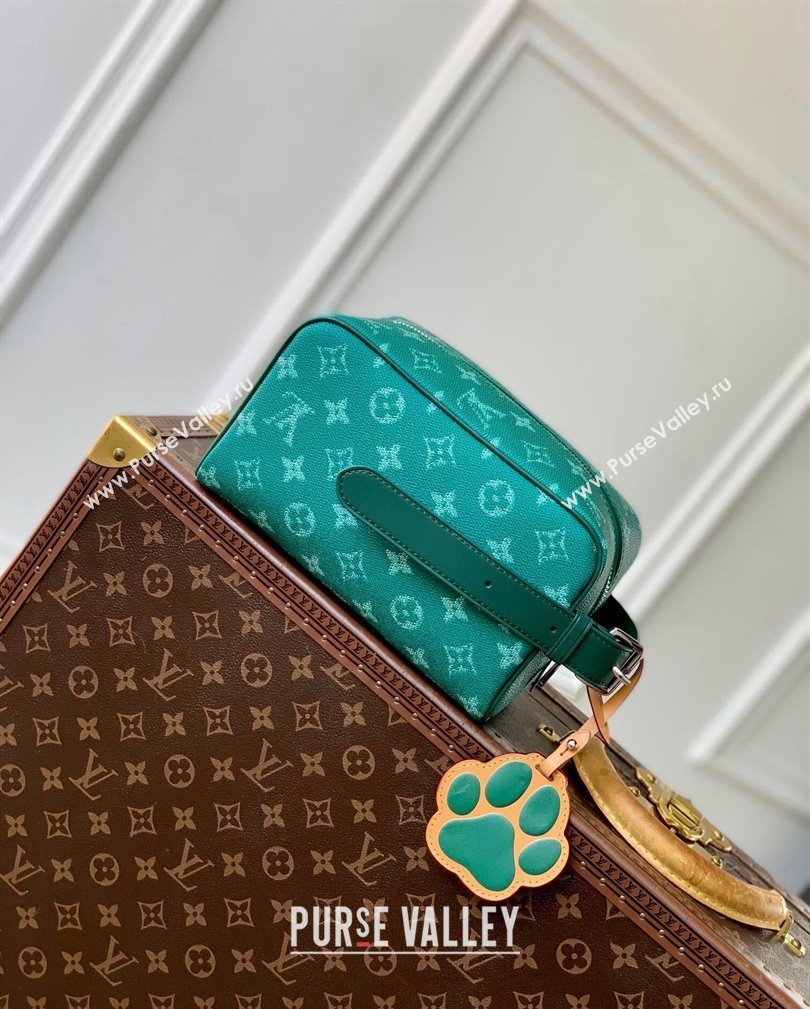 Louis Vuitton Locker Dopp Kit Clucth in Green Monogram Heritage Canvas M12688 2024 (KI-241105001)