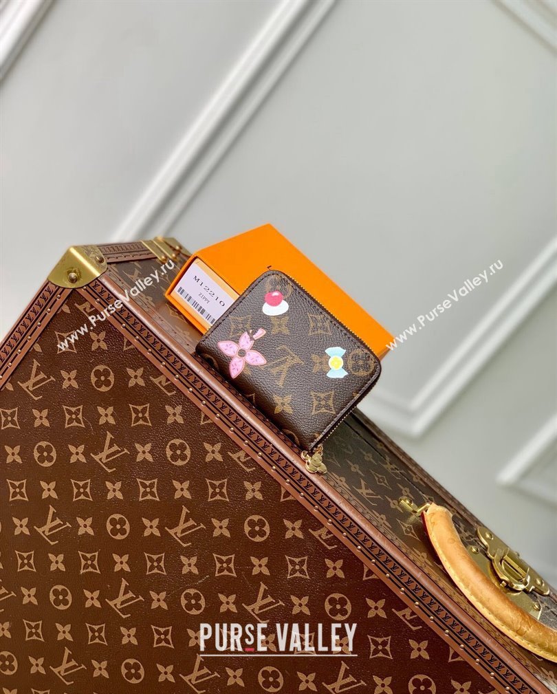 Louis Vuitton Zippy Coin Purse Wallet in Vivienne Print Monogram Canvas M12210 2024 Candy Factory Collection (KI-241105084)