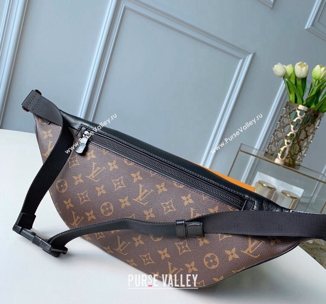 Louis Vuitton Discovery Bumbag in Brown Monogram Canvas 2024 M44336 (KI-241105041)