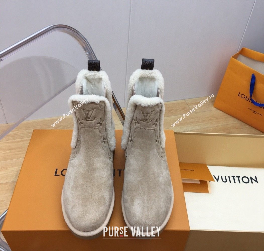 Louis Vuitton Aspen Chelsea Ankle Boots in Monogram Suede and Shearling Wool 1ADC7D Beige 2024 (KER-241114074)