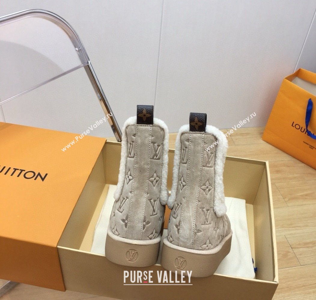 Louis Vuitton Aspen Chelsea Ankle Boots in Monogram Suede and Shearling Wool 1ADC7D Beige 2024 (KER-241114074)