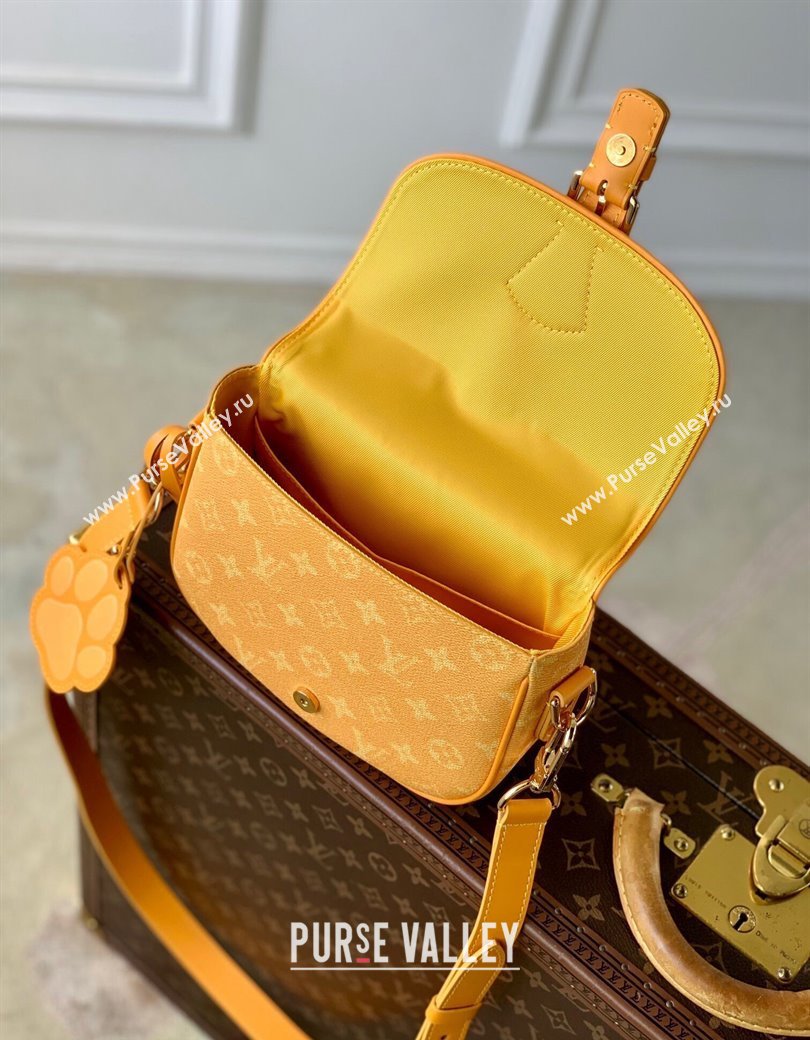 Louis Vuitton Mens Montsouris Messenger bag in Monogram Heritage Canvas M12694 Yellow 2024 (KI-241209080)