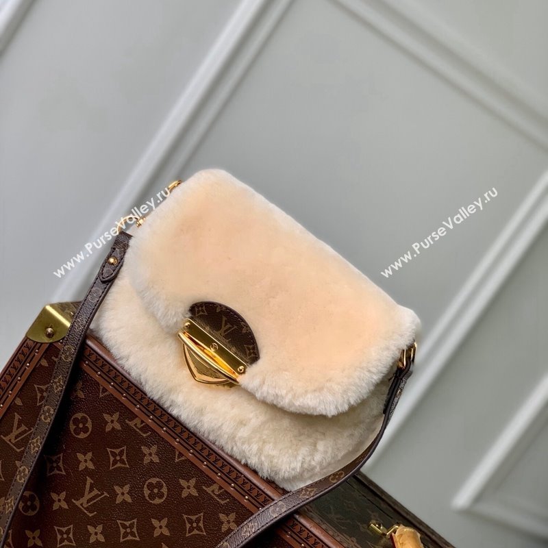 Louis Vuitton Sunset Shoulder Bag in Cream White Shearling M12097 2024 (KI-241210057)