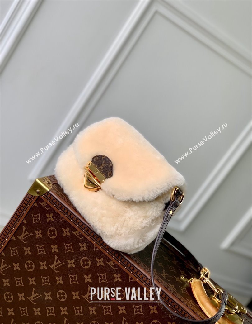 Louis Vuitton Sunset Shoulder Bag in Cream White Shearling M12097 2024 (KI-241210057)