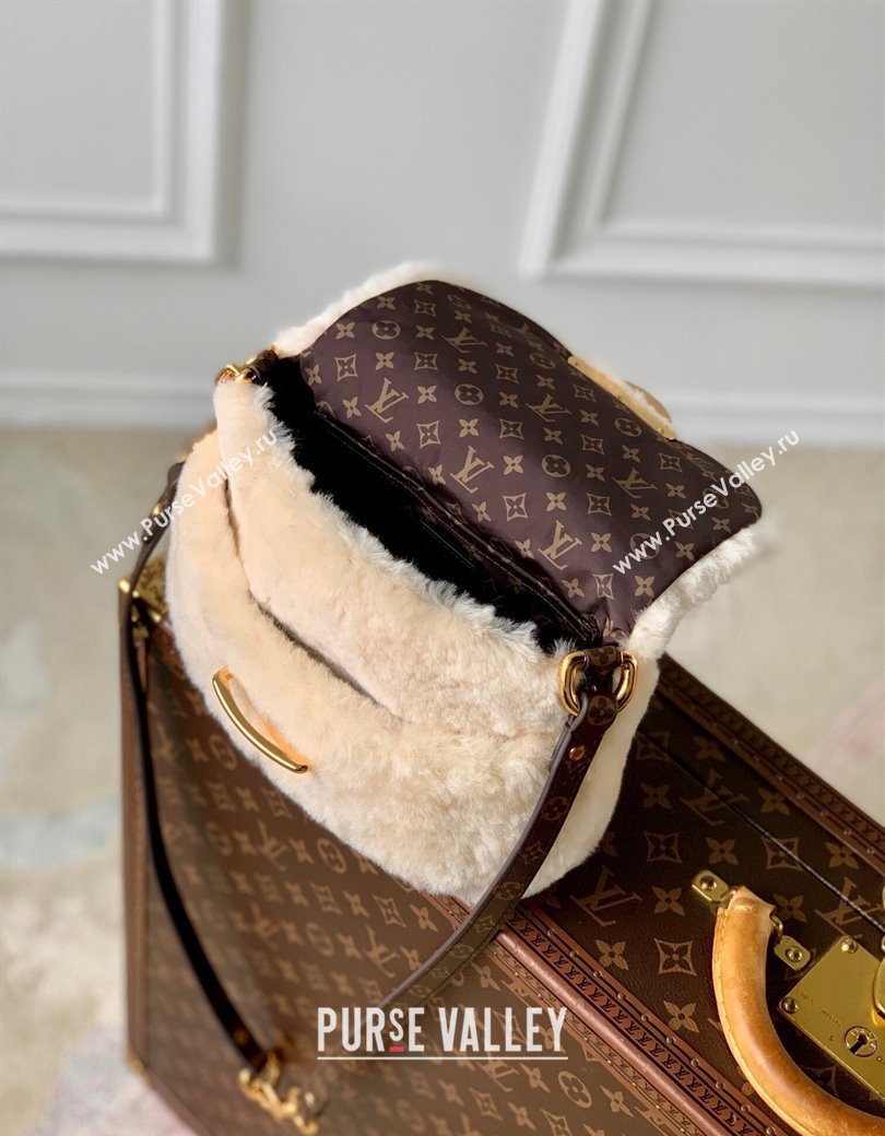 Louis Vuitton Sunset Shoulder Bag in Cream White Shearling M12097 2024 (KI-241210057)