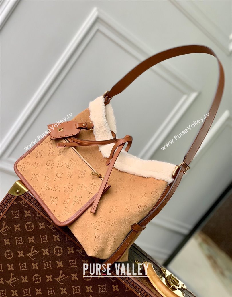 Louis Vuitton CarryAll PM Hobo Bag in Browm Monogram Suede M11843 2024 (KI-241210083)