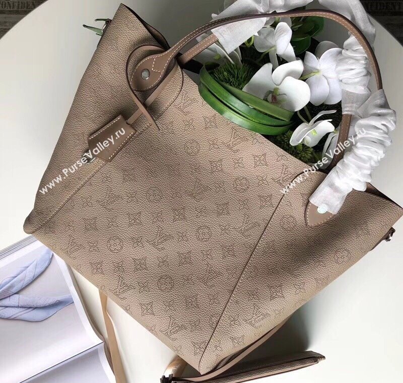 Louis Vuitton Mahina Hina MM Tote Bag in Monogram Perforated Calfskin M54353 Galet Grey 2025 (KI-250120100)