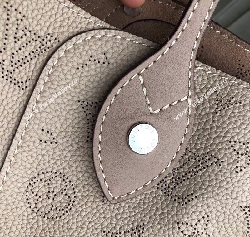 Louis Vuitton Mahina Hina MM Tote Bag in Monogram Perforated Calfskin M54353 Galet Grey 2025 (KI-250120100)