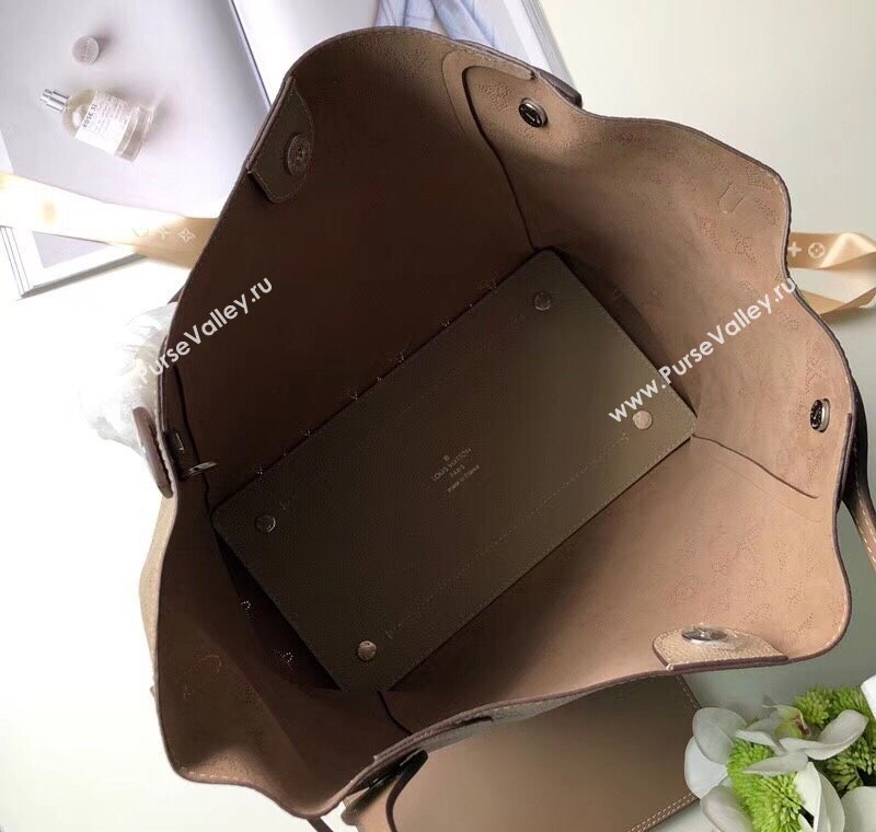 Louis Vuitton Mahina Hina MM Tote Bag in Monogram Perforated Calfskin M54353 Galet Grey 2025 (KI-250120100)