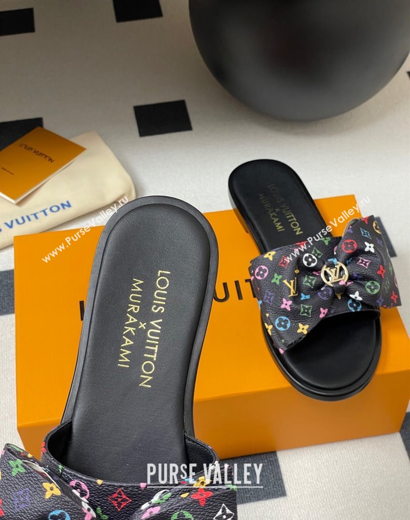 Louis Vuitton LV x TM Lily Flat Slides Sandal with Bow in Monogram Canvas Black/Multicolor 2025 1AGVYB (MD-250422037)