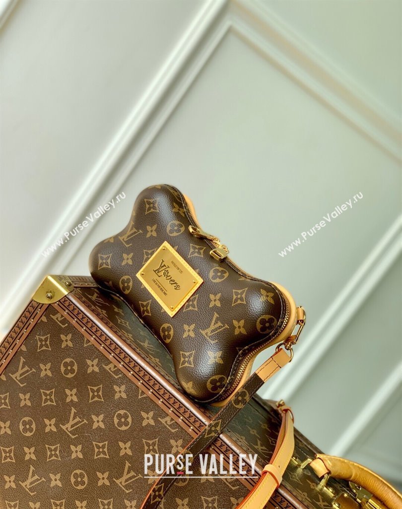 Louis Vuitton Mens Bone Wearable Wallet Mini Bag in Monogram Canvas M12615 2025 (KI-250524018)