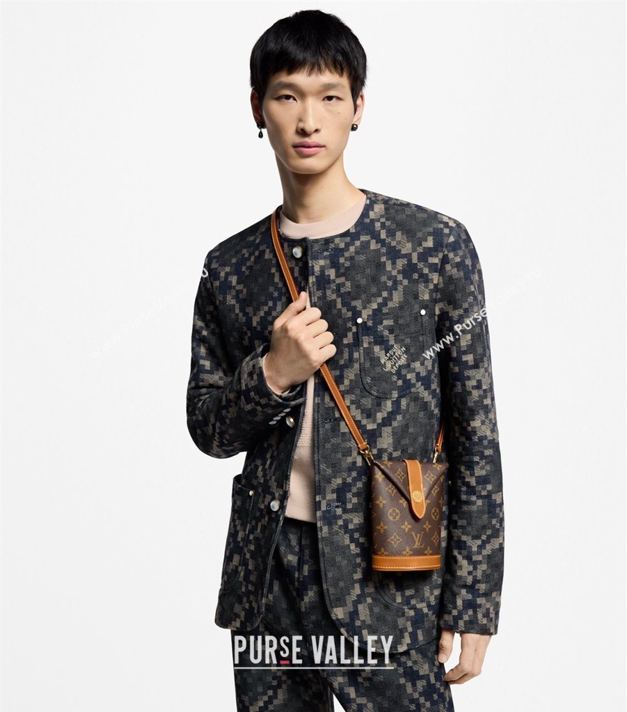 Louis Vuitton Mens Envelope Pouch Mini Bag in Monogram Canvas M14056 2025 (KI-250524021)