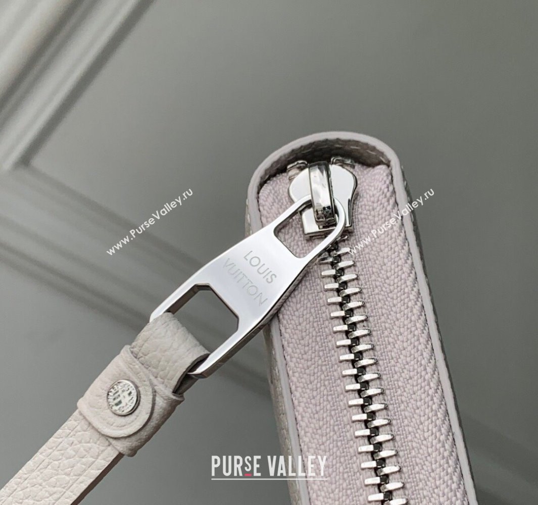 Louis Vuitton Zippy Wallet in Brume Grey Monogram Leather M13825 2025 (KI-250524040)