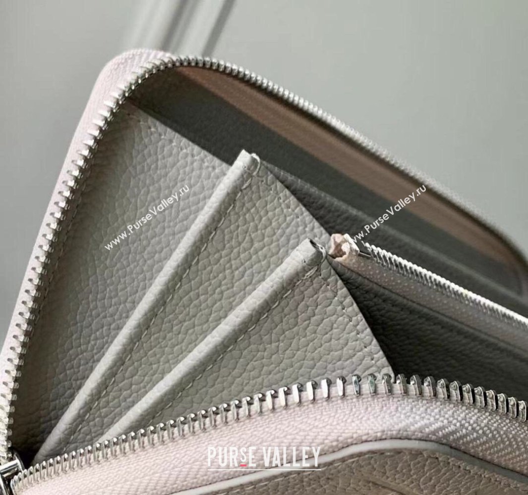 Louis Vuitton Zippy Wallet in Brume Grey Monogram Leather M13825 2025 (KI-250524040)