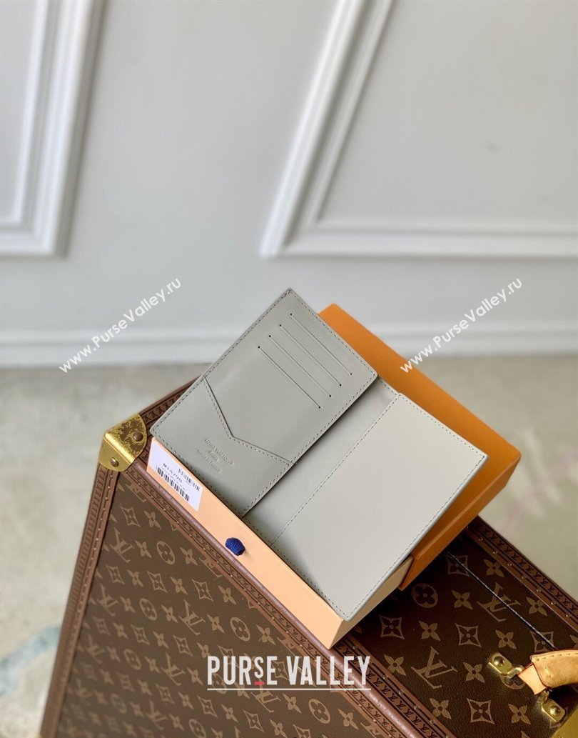 Louis Vuitton Passport Cover in Sand Grey Monogram Shadow Leather M14798 2025 (KI-250523068)