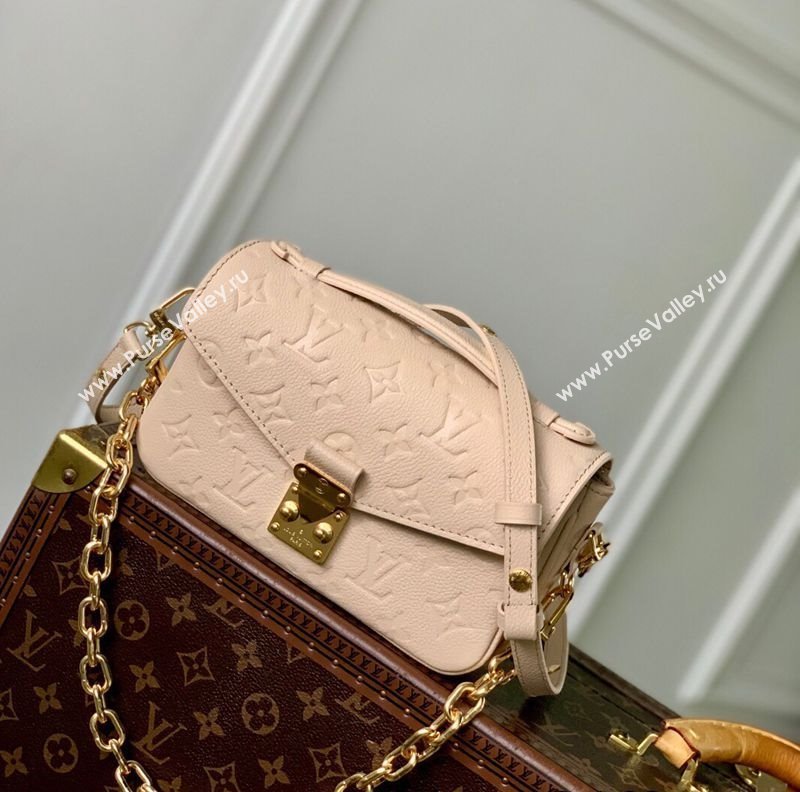 Louis Vuitton Pochette Metis East West Bag in Monogram Grained Leather Sand Beige 2025 M14322 (KI-250524051)
