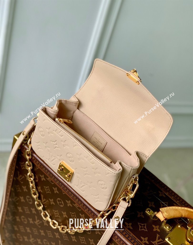Louis Vuitton Pochette Metis East West Bag in Monogram Grained Leather Sand Beige 2025 M14322 (KI-250524051)