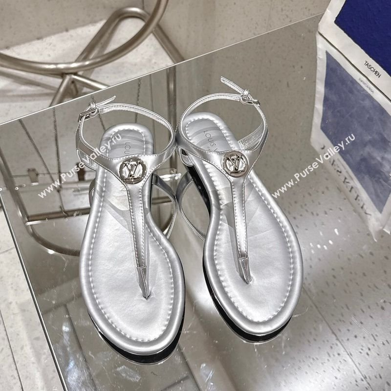 Louis Vuitton Sunkiss Flat Thong Sandals in Silver Leather 2025 1AHKU7 (MD-250609037)