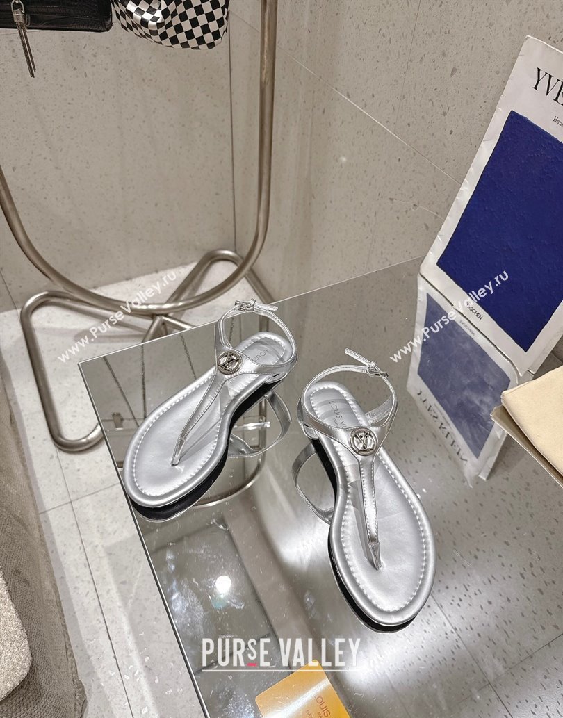 Louis Vuitton Sunkiss Flat Thong Sandals in Silver Leather 2025 1AHKU7 (MD-250609037)
