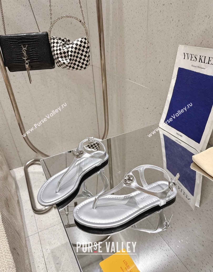 Louis Vuitton Sunkiss Flat Thong Sandals in Silver Leather 2025 1AHKU7 (MD-250609037)