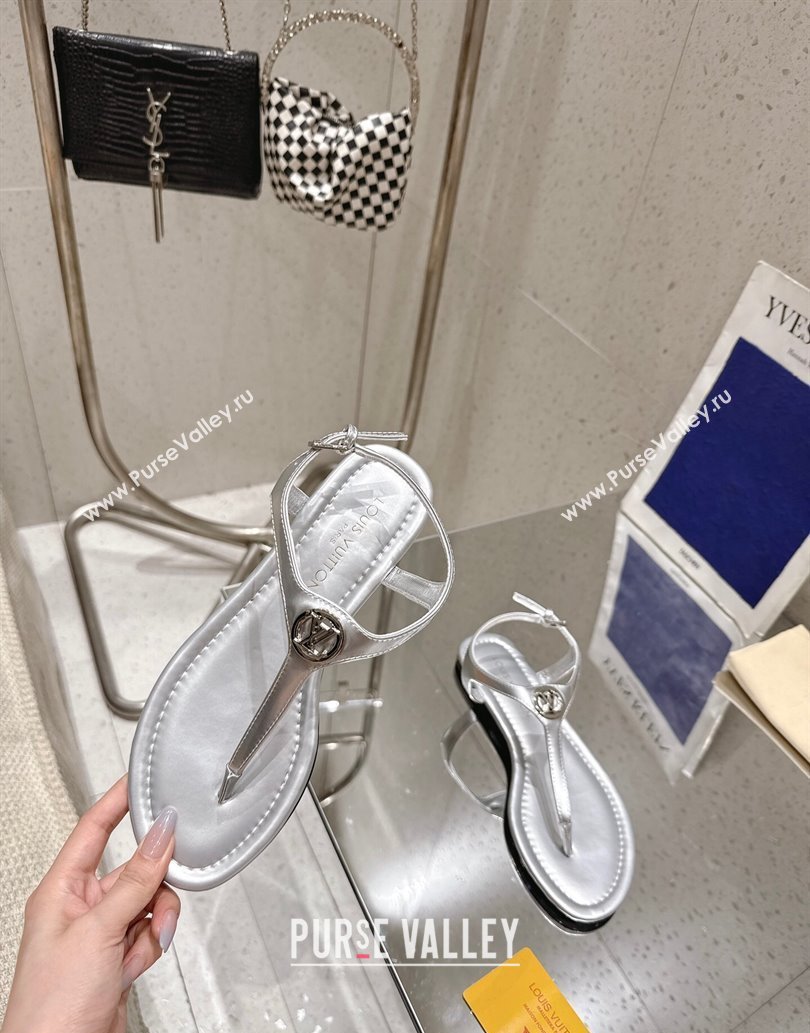 Louis Vuitton Sunkiss Flat Thong Sandals in Silver Leather 2025 1AHKU7 (MD-250609037)