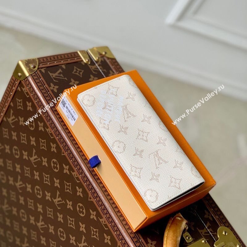 Louis Vuitton Brazza Wallet in Monogram Heritage Canvas M12656 Off-White 2025 (KI-250701098)