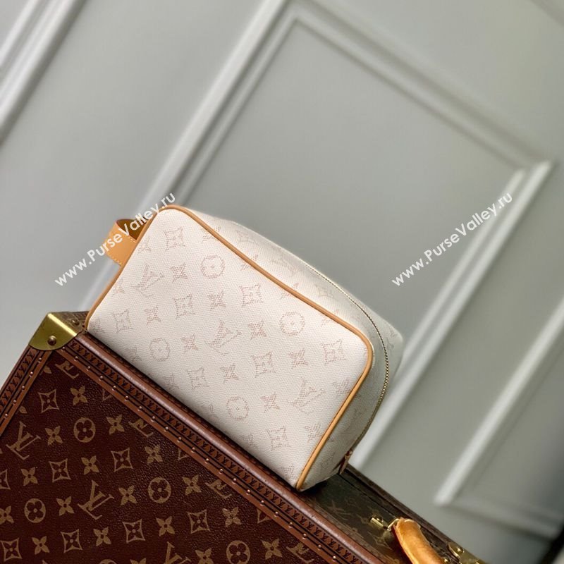 Louis Vuitton Mens Locker Dopp Kit Cluch in Monogram Heritage Canvas M14839 Off-White 2025 (KI-250701107)