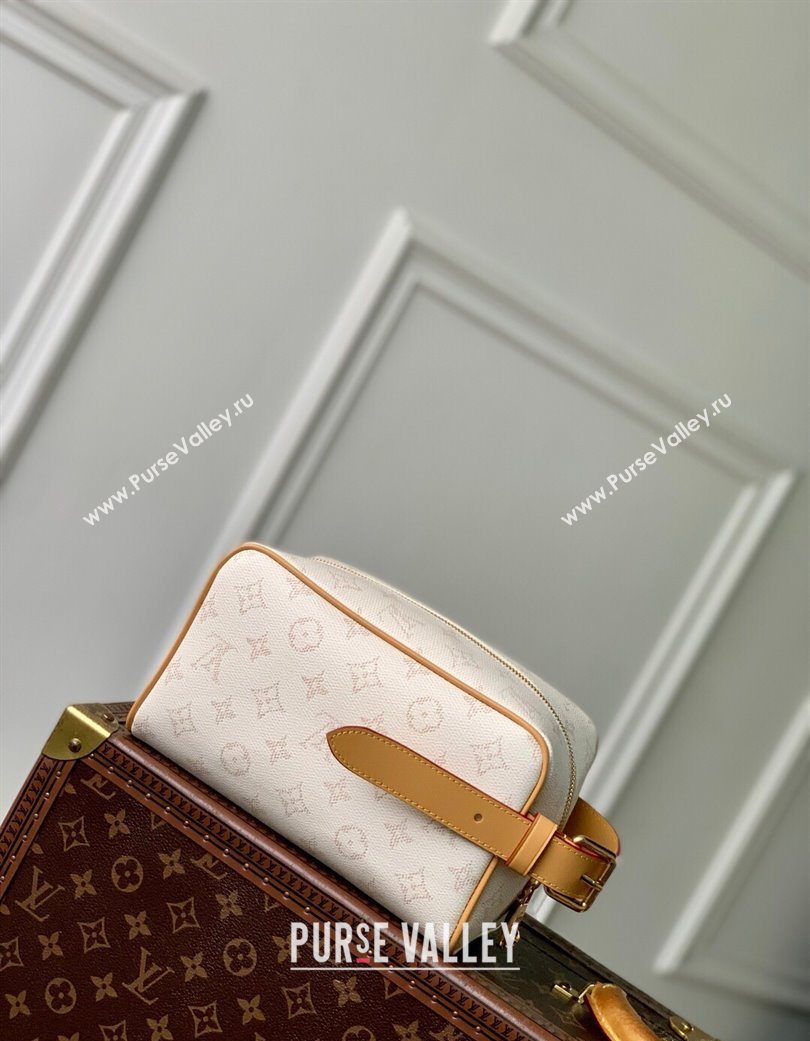 Louis Vuitton Mens Locker Dopp Kit Cluch in Monogram Heritage Canvas M14839 Off-White 2025 (KI-250701107)