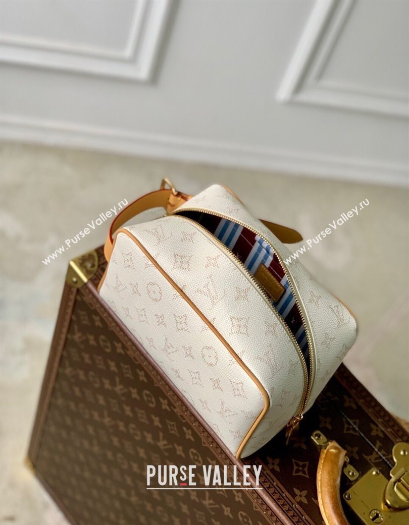 Louis Vuitton Mens Locker Dopp Kit Cluch in Monogram Heritage Canvas M14839 Off-White 2025 (KI-250701107)