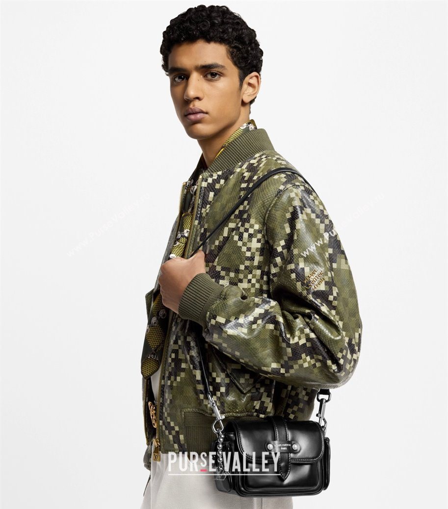 Louis Vuitton Mens Cargo Wearable Wallet Mini Bag Black Calf leather 2025 M13989 (KI-250702022)