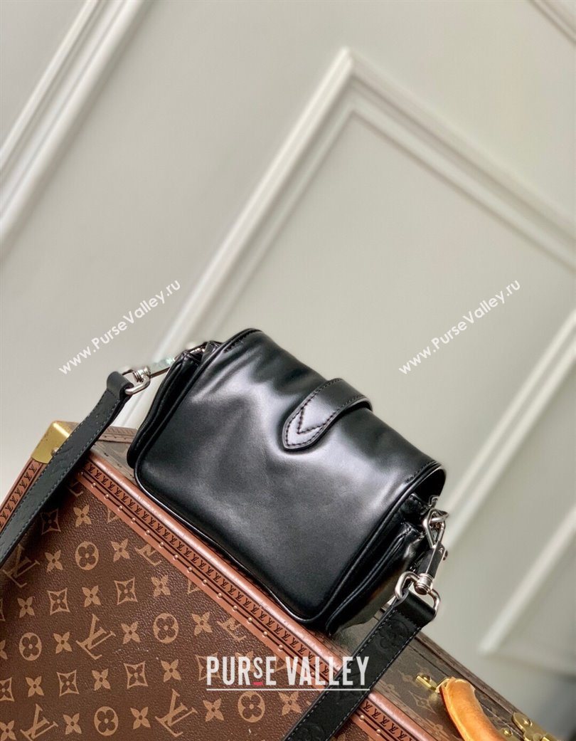 Louis Vuitton Mens Cargo Wearable Wallet Mini Bag Black Calf leather 2025 M13989 (KI-250702022)