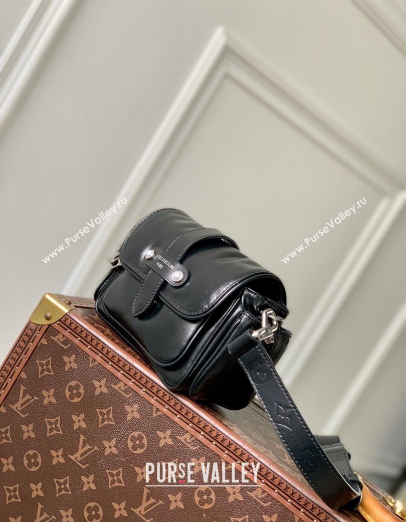 Louis Vuitton Mens Cargo Wearable Wallet Mini Bag Black Calf leather 2025 M13989 (KI-250702022)