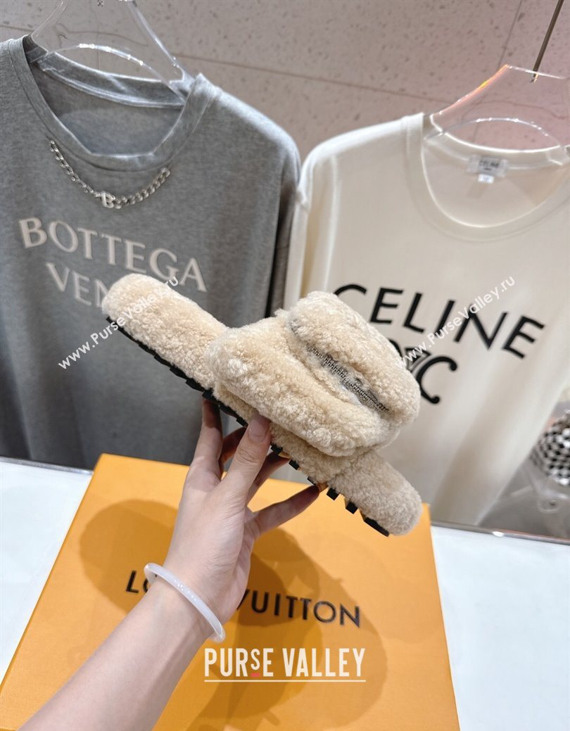 Louis Vuitton Shearling Flat Slides Sandal with Zip Pouch Beige 2025 LV082905 (MD-250829107)