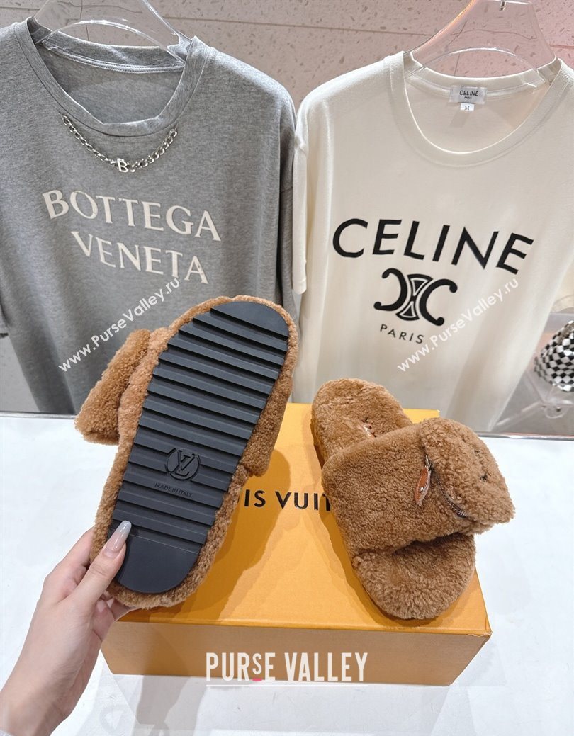 Louis Vuitton Shearling Flat Slides Sandal with Zip Pouch Brown 2025 LV082905 (MD-250829109)