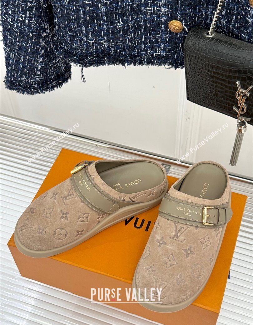 Louis Vuitton LV To-Go Flat Comfort Clog Mules in Suede with Buckle Beige2 2025 1AHLVU (MD-250829085)