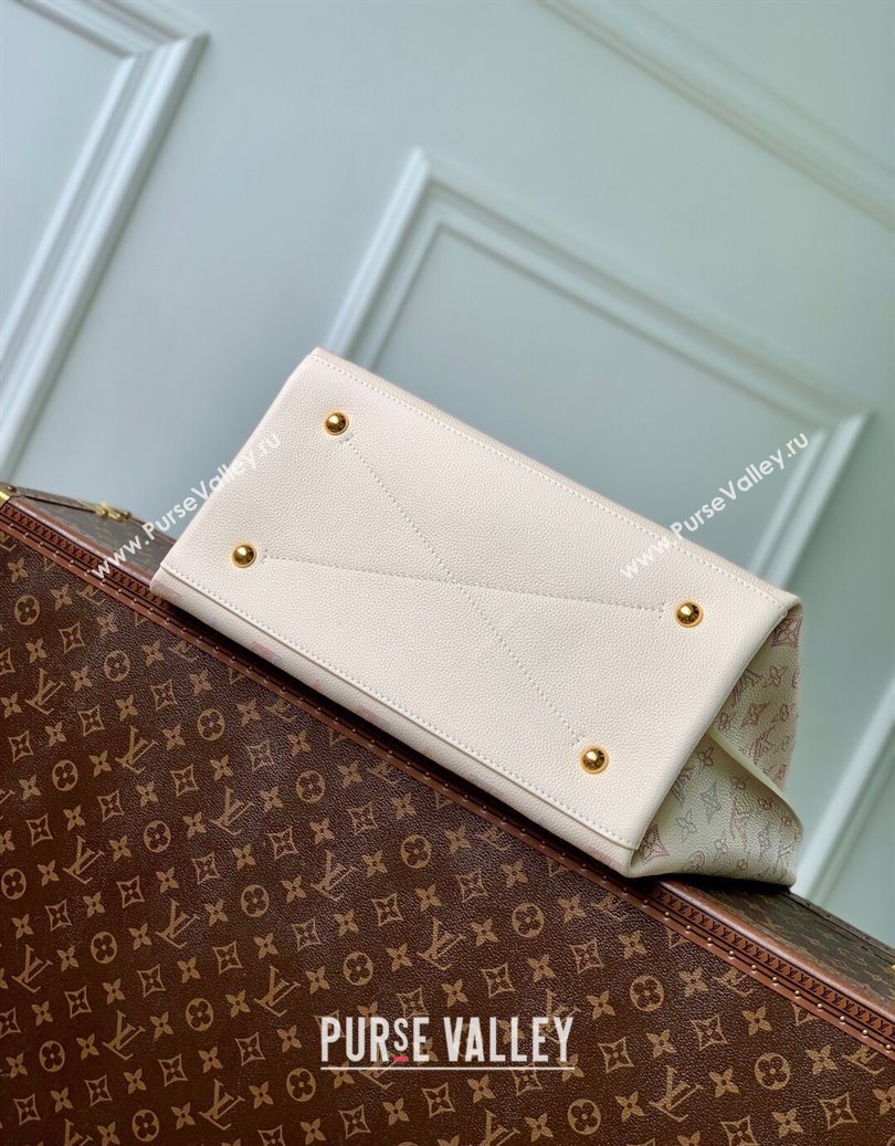 Louis Vuitton Carmel Hobo Bag in Mahina Perforated Calfskin M25894 Dream Cream 2025 (KI-251008084)