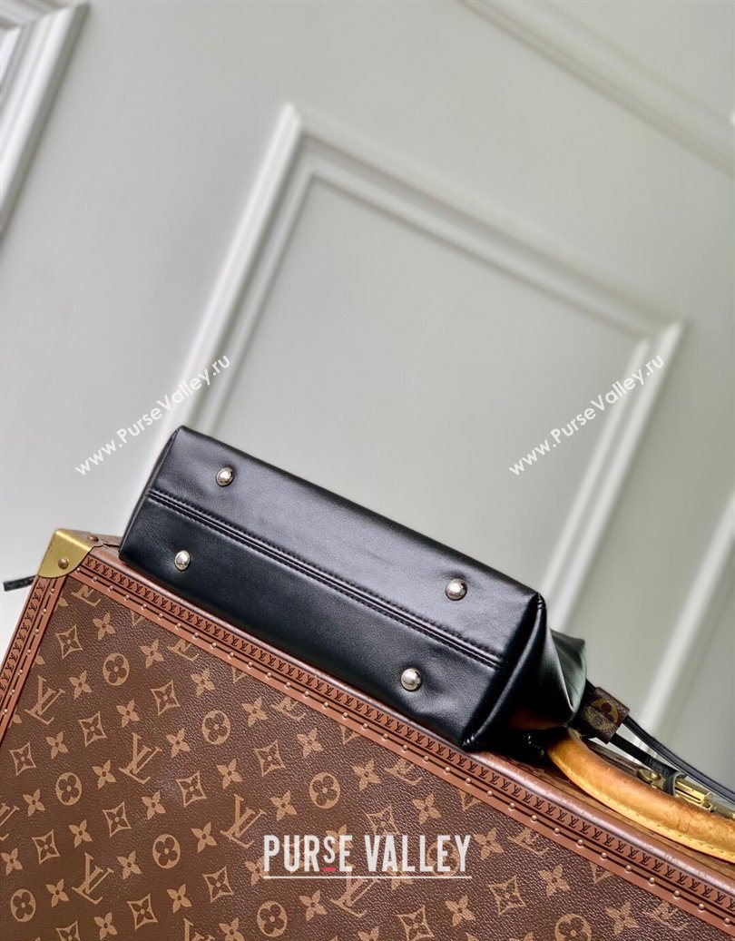 Louis Vuitton Off Duty Backpack Vibe Bag in Black Lamb leather M25522 2025 (KI-251009002)