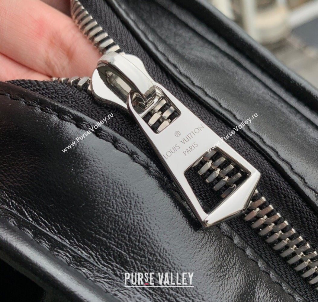 Louis Vuitton Carry All Travel Bag in Black Calf leather M15175 2025 (KI-251009020)