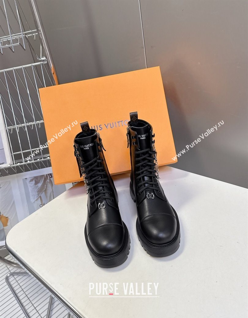 Louis Vuitton Citizen Flat Ranger Ankle Boots with Chain and Tag in Leather Black 2025 1AIUQN (MD-251021093)