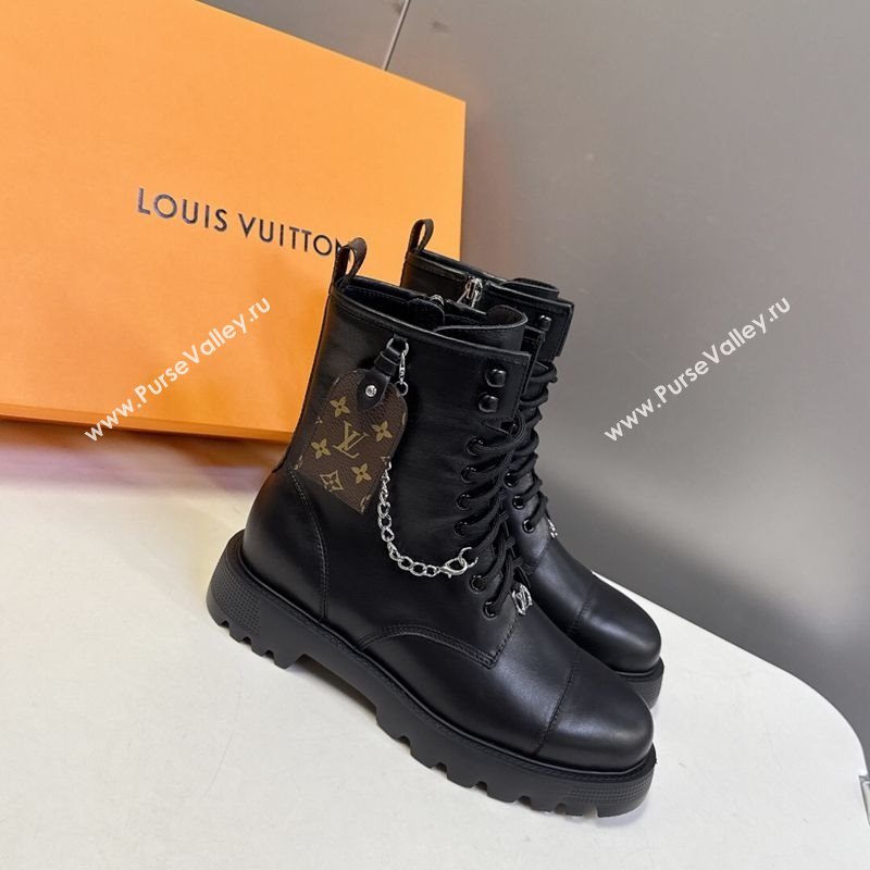 Louis Vuitton Citizen Flat Ranger Ankle Boots with Chain and Tag in Leather Black 2025 1AIUQN (MD-251021093)